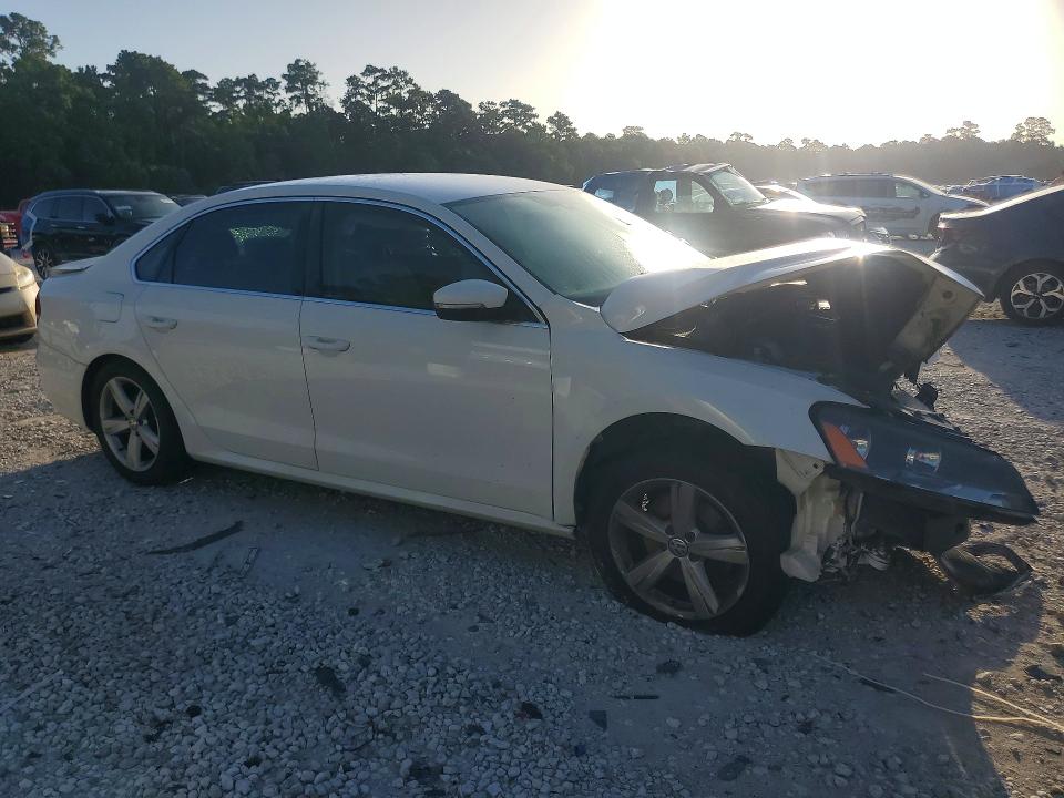 Photo 4 from auction – 2014 VOLKSWAGEN PASSAT with VIN 1VWBS7A37EC116657