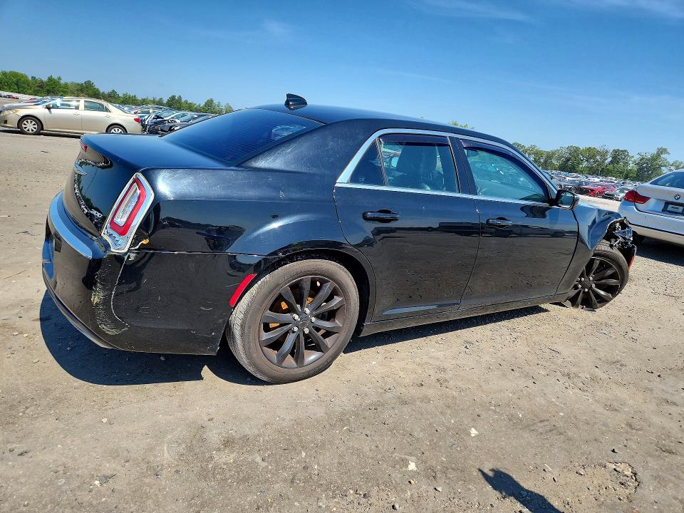 Photo 3 from auction – 2015 CHRYSLER 300 with VIN 2C3CCARGXFH757264