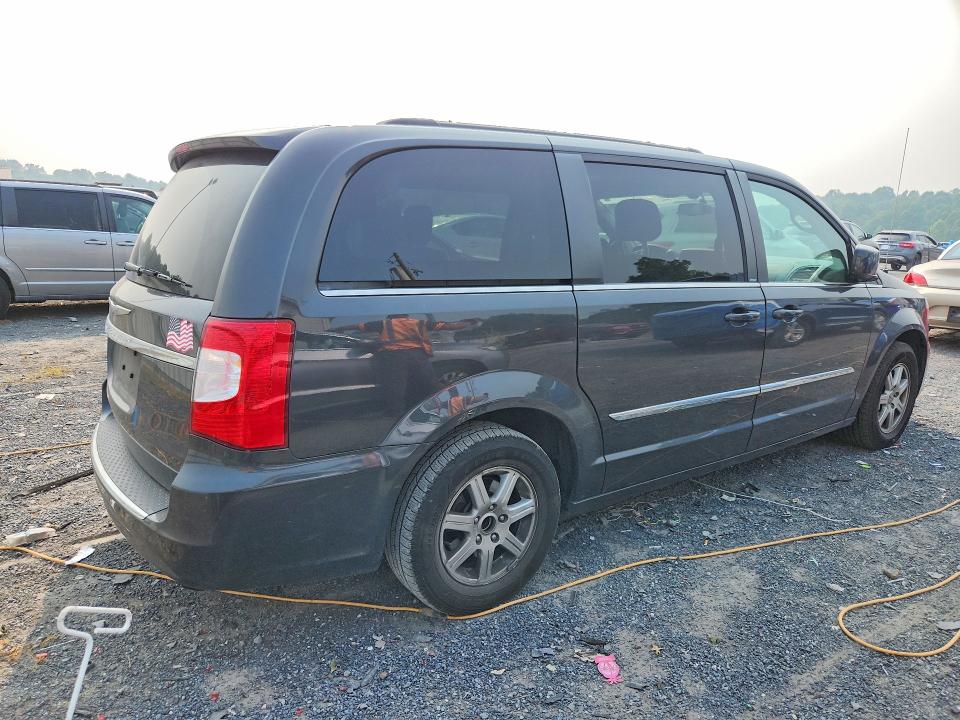 Photo 3 from auction – 2011 CHRYSLER TOWN & COUNTRY with VIN 2A4RR5DG2BR735079