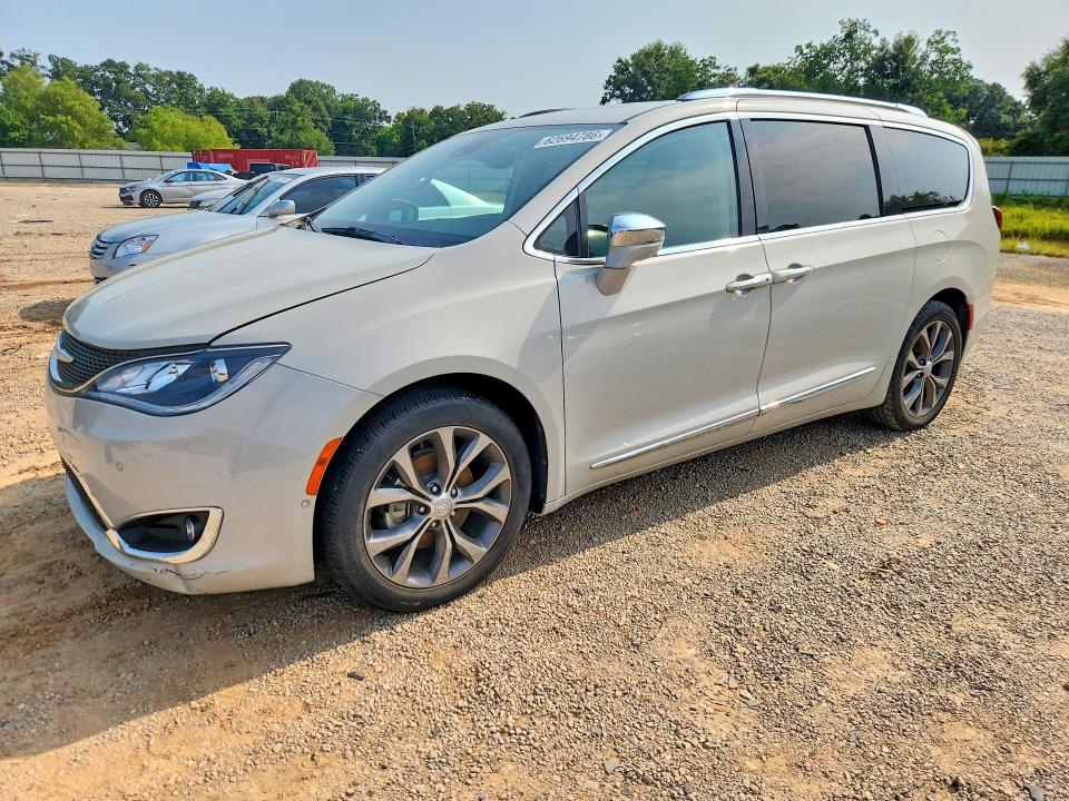 CHRYSLER PACIFICA 2017 with VIN 2C4RC1GGXHR665187 - Photo from auction