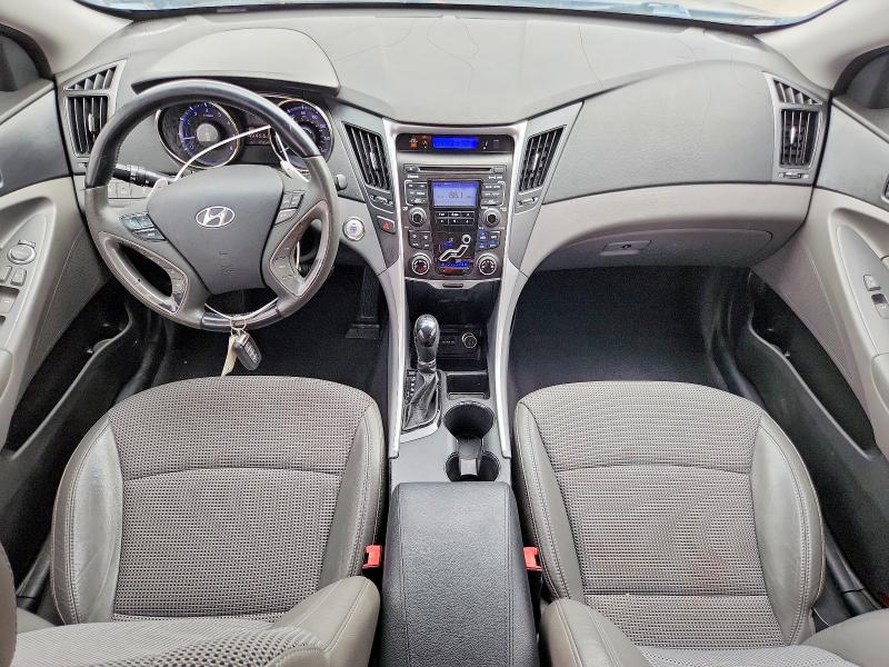 Photo 8 from auction – 2011 HYUNDAI SONATA with VIN 5NPEC4AB2BH179541