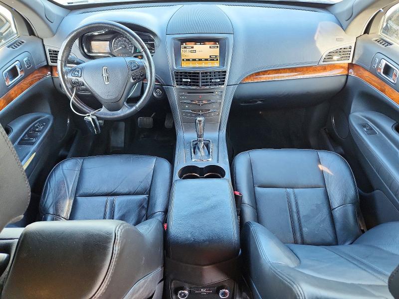 Photo 8 from auction – 2017 LINCOLN MKT with VIN 2LMHJ5NK7HBL00376