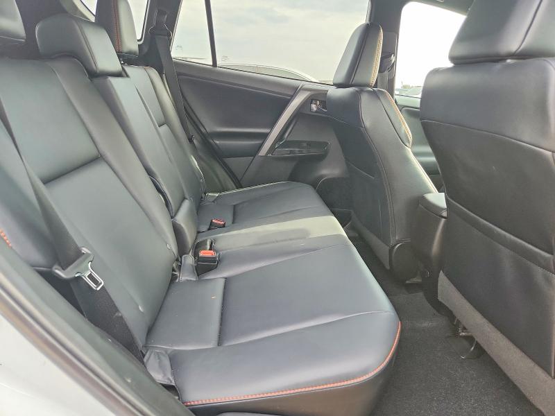 Photo 10 from auction – 2018 TOYOTA RAV4 with VIN 2T3JFREV8JW736516