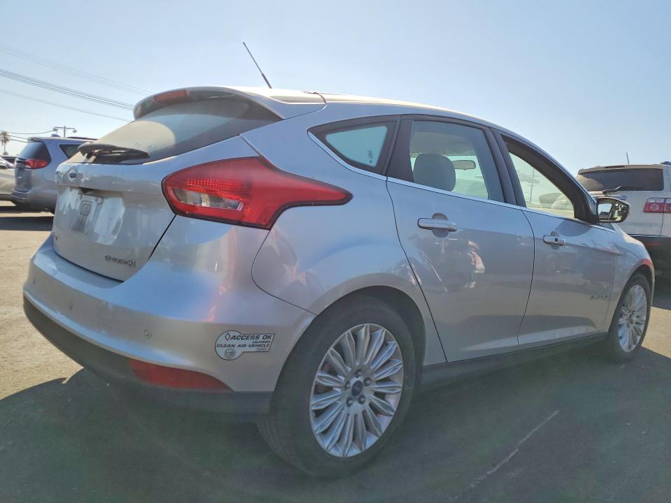 Photo 3 from auction – 2016 FORD FOCUS with VIN 1FADP3R45GL380018