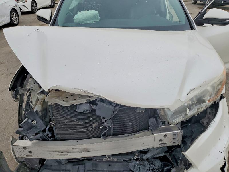 Photo 11 from auction – 2016 TOYOTA HIGHLANDER with VIN 5TDYKRFH7GS141282