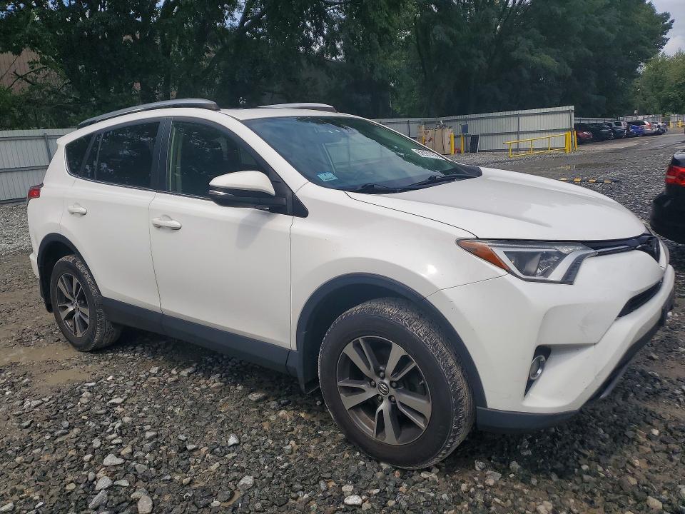 Photo 4 from auction – 2018 TOYOTA RAV4 with VIN JTMRFREV5JJ232961