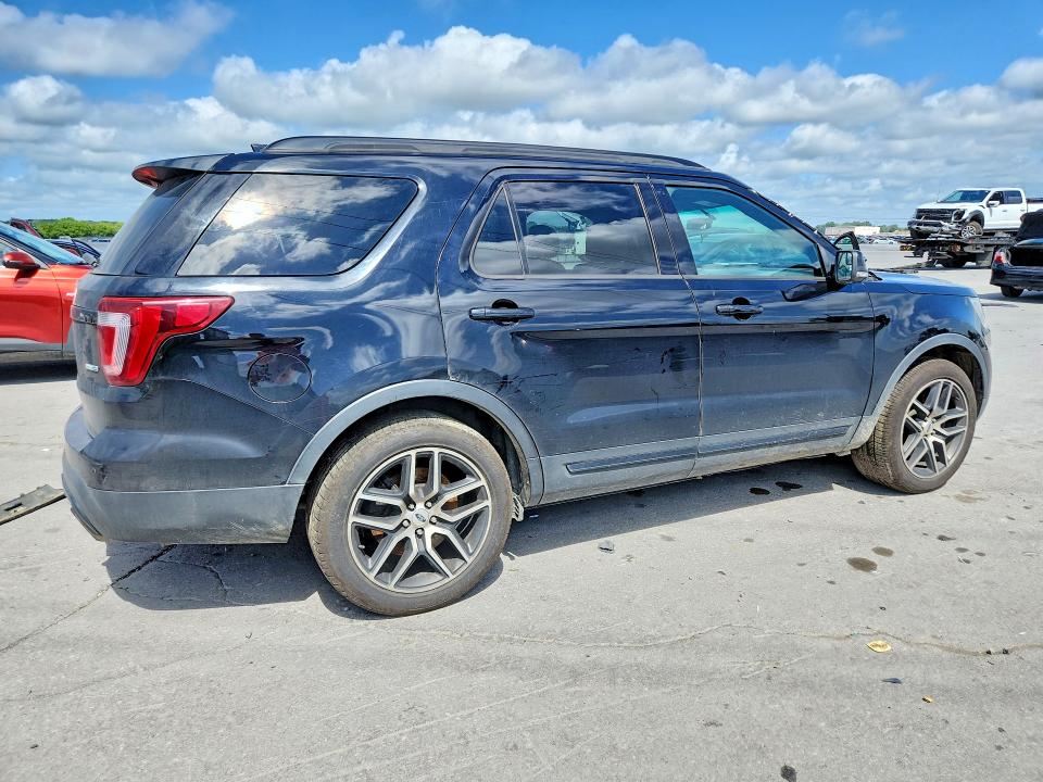 Zdjęcie 3 z aukcji – 2017 FORD EXPLORER z VIN 1FM5K8GT3HGB21764