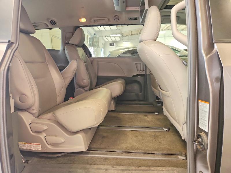 Photo 11 from auction – 2017 TOYOTA SIENNA with VIN 5TDDZ3DC4HS161019