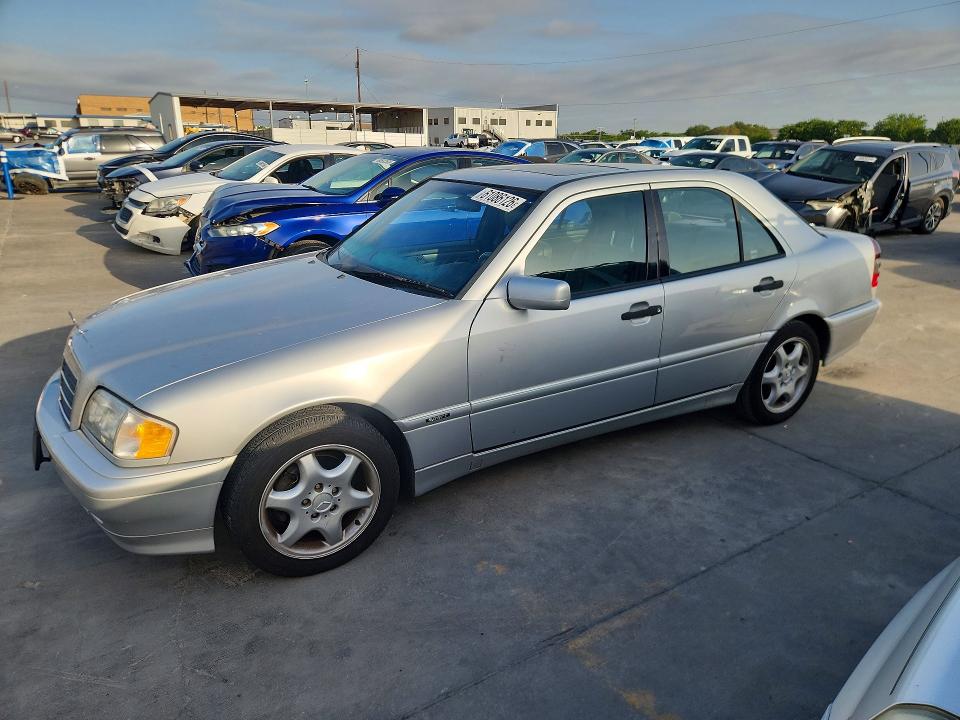 MERCEDES-BENZ C 2000 with VIN WDBHA29G7YA845685 - Photo from auction