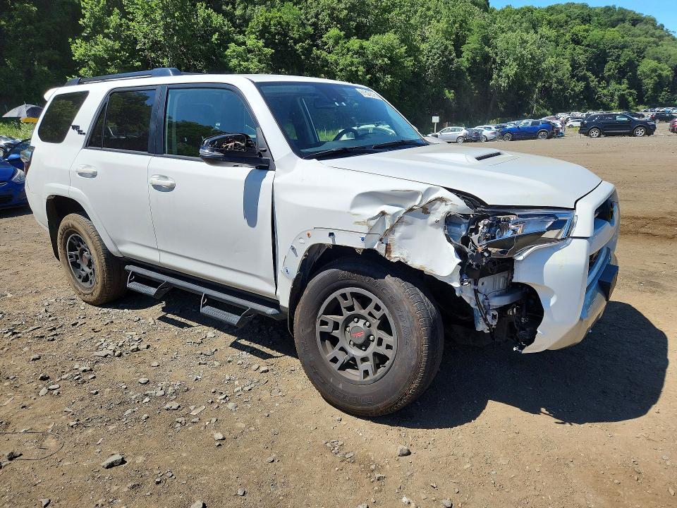Photo 4 from auction – 2024 TOYOTA 4RUNNER with VIN JTERU5JR1R6222638