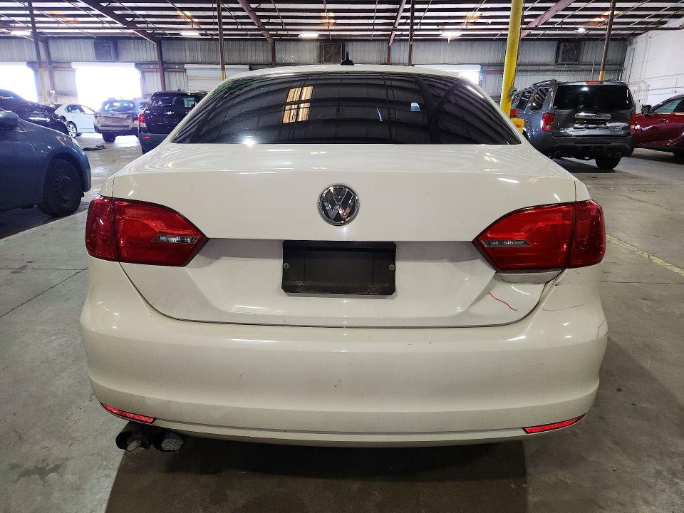 Photo 6 from auction – 2014 VOLKSWAGEN JETTA with VIN 3VWB07AJ1EM387541
