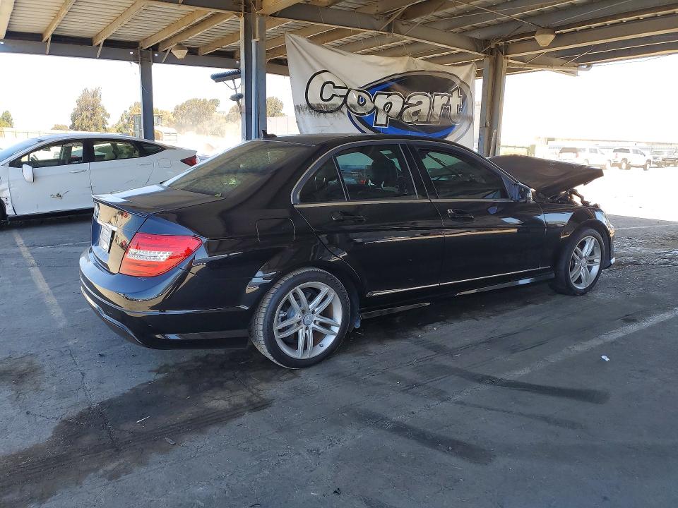 Photo 3 from auction – 2014 MERCEDES-BENZ C with VIN WDDGF4HB4EA943199