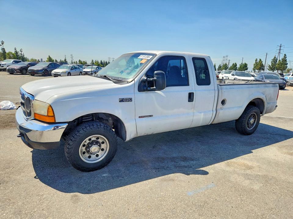 FORD F250 2000 with VIN 3FTNX20F7YMA52090 - Photo from auction