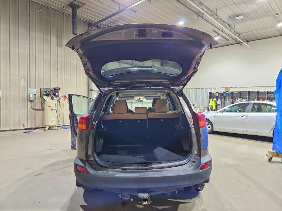 Photo 6 from auction – 2015 TOYOTA RAV4 with VIN 2T3RFREV2FW312176