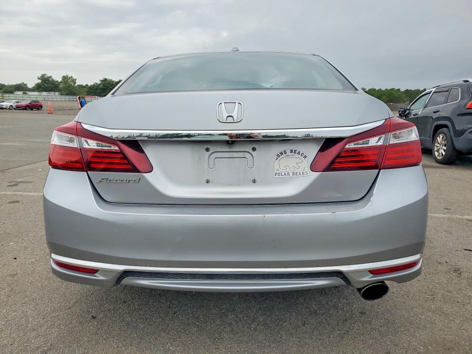 Photo 6 from auction – 2017 HONDA ACCORD with VIN 1HGCR2F87HA250869