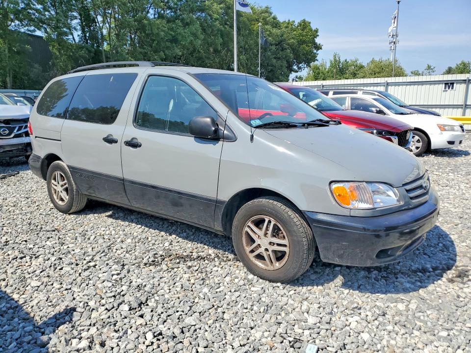 Photo 4 from auction – 2002 TOYOTA SIENNA with VIN 4T3ZF13C22U497715