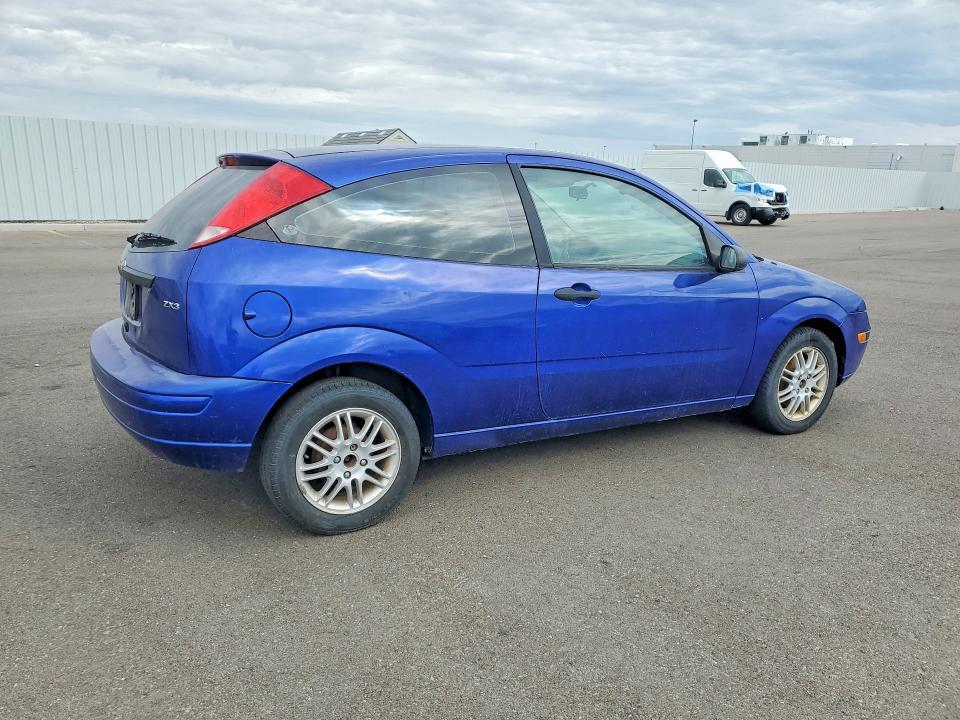 Photo 3 from auction – 2005 FORD FOCUS with VIN 3FAHP31N15R161996