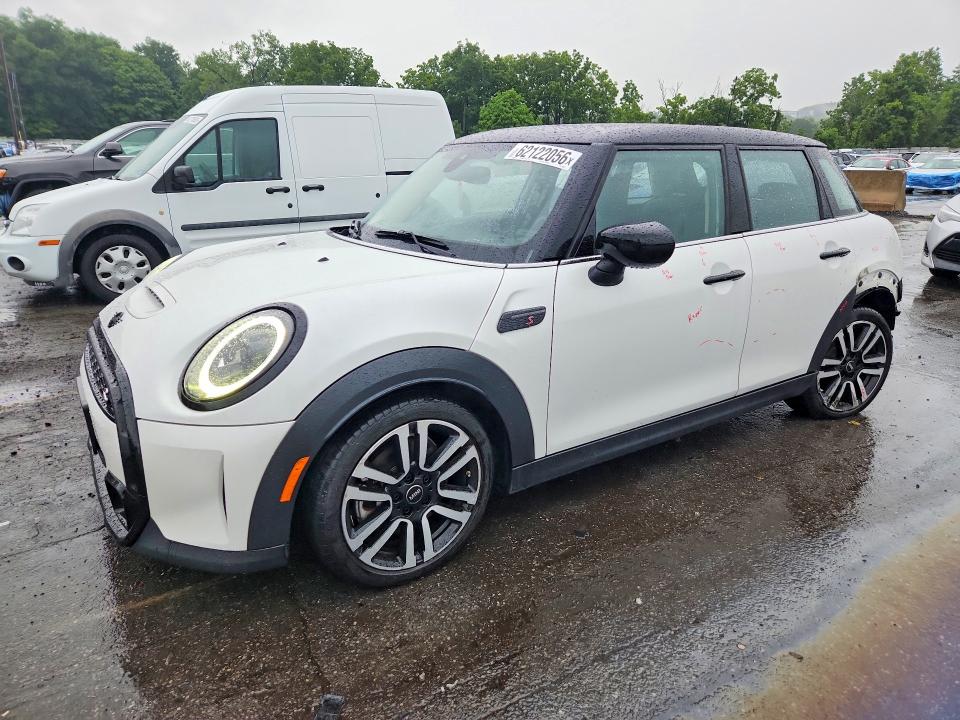 MINI COOPER 2024 with VIN WMW53DK00R2U88382 - Photo from auction