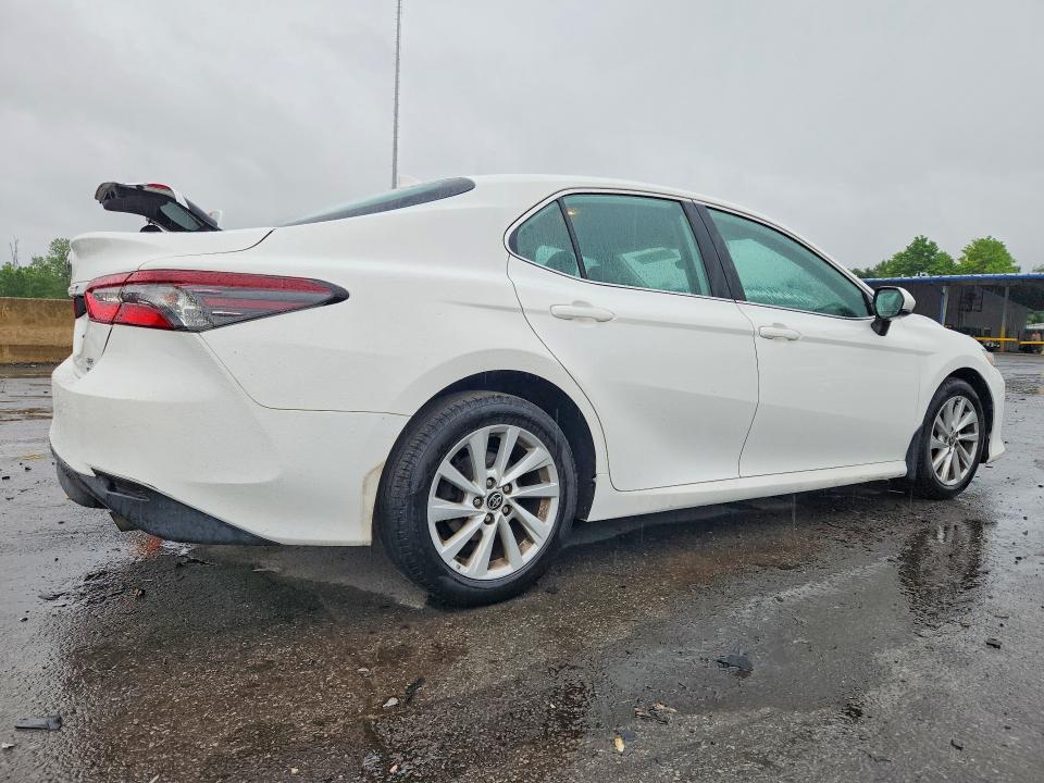 Photo 3 from auction – 2022 TOYOTA CAMRY with VIN 4T1C11BK1NU048911
