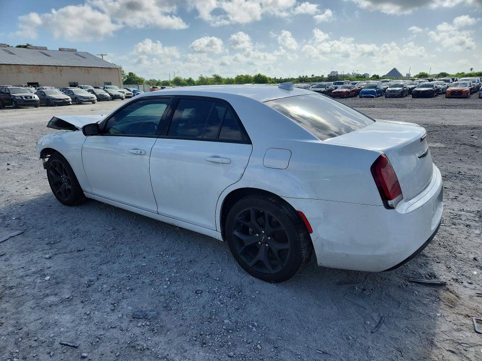 Photo 2 from auction – 2023 CHRYSLER 300 with VIN 2C3CCAAG1PH556253