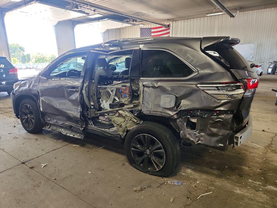 Photo 2 from auction – 2017 TOYOTA HIGHLANDER with VIN 5TDBZRFH4HS381182