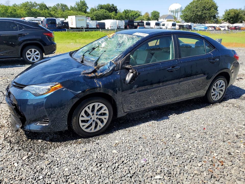 TOYOTA COROLLA 2018 with VIN 2T1BURHE5JC059800 - Photo from auction