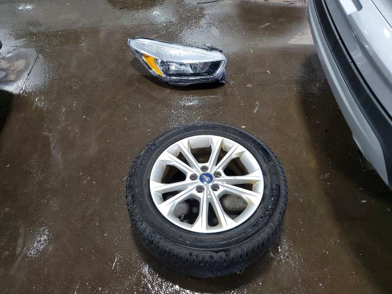 Photo 13 from auction – 2019 FORD ESCAPE with VIN 1FMCU9GD5KUB61000