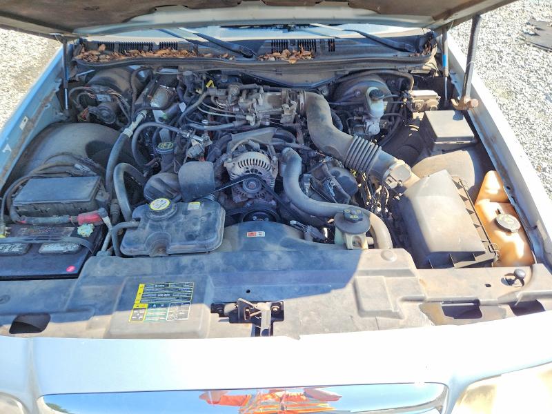 Photo 11 from auction – 2004 FORD CROWN VICTORIA with VIN 2FAFP74W44X128980