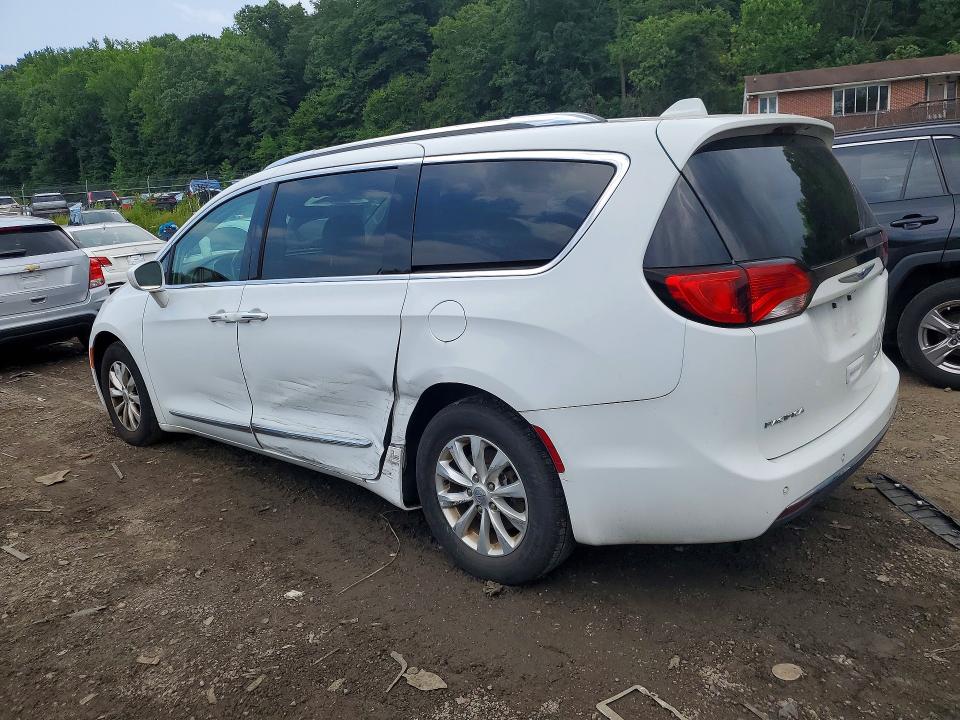 Photo 2 from auction – 2019 CHRYSLER PACIFICA with VIN 2C4RC1BG2KR597286