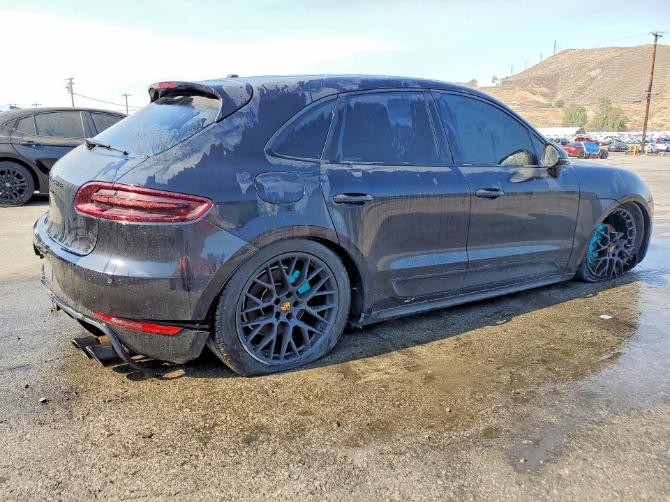 Photo 3 from auction – 2017 PORSCHE MACAN with VIN WP1AG2A5XHLB50132