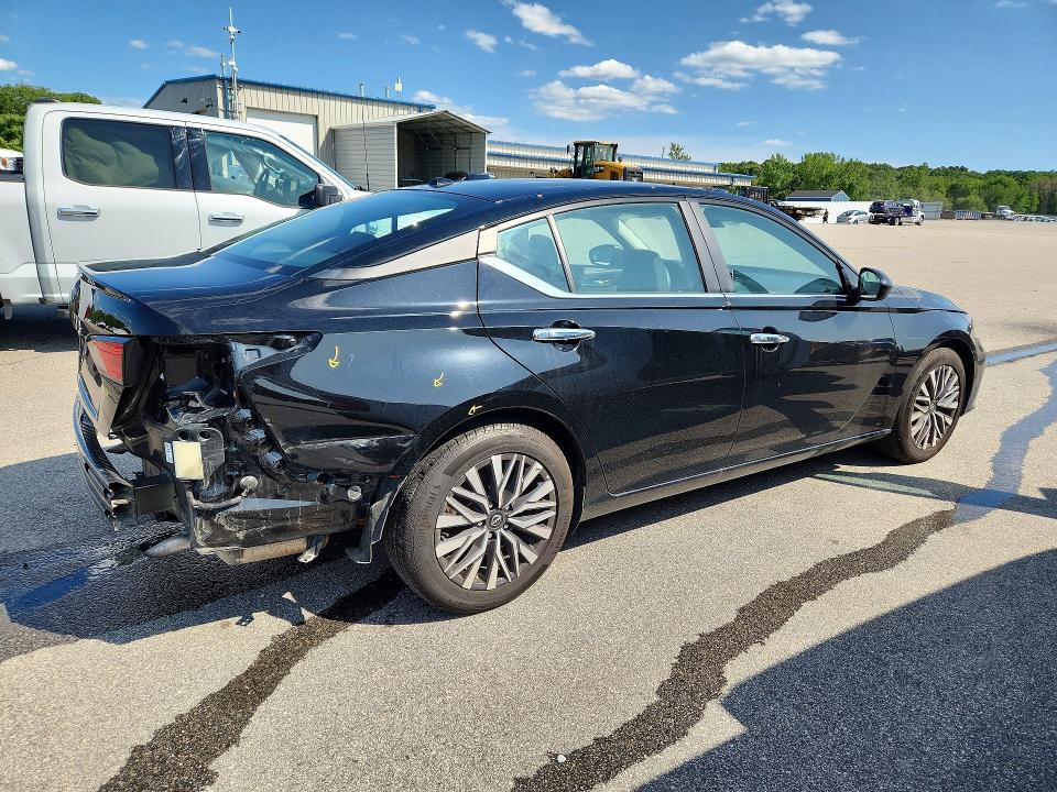 Photo 3 from auction – 2025 NISSAN ALTIMA with VIN 1N4BL4DV3SN384624