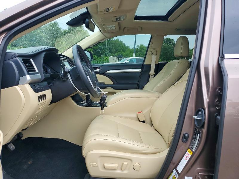 Photo 7 from auction – 2017 TOYOTA HIGHLANDER with VIN 5TDJZRFH0HS380249