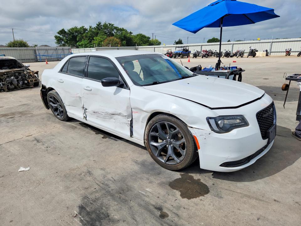 Photo 4 from auction – 2022 CHRYSLER 300 with VIN 2C3CCAAG1NH268343