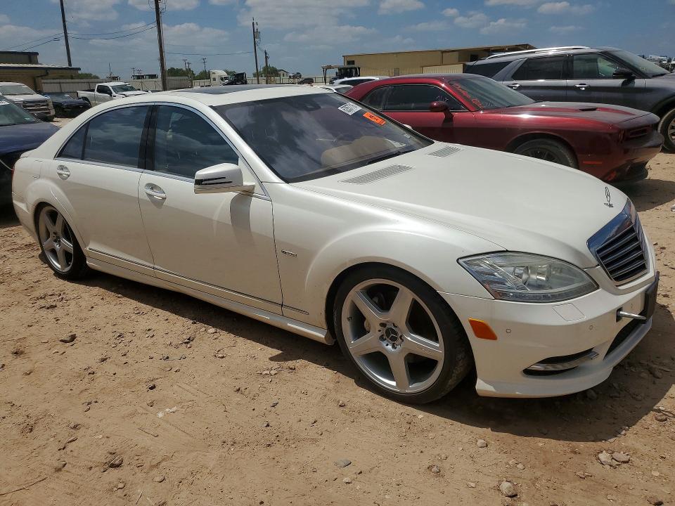 Photo 4 from auction – 2012 MERCEDES-BENZ S with VIN WDDNG7DB8CA422589