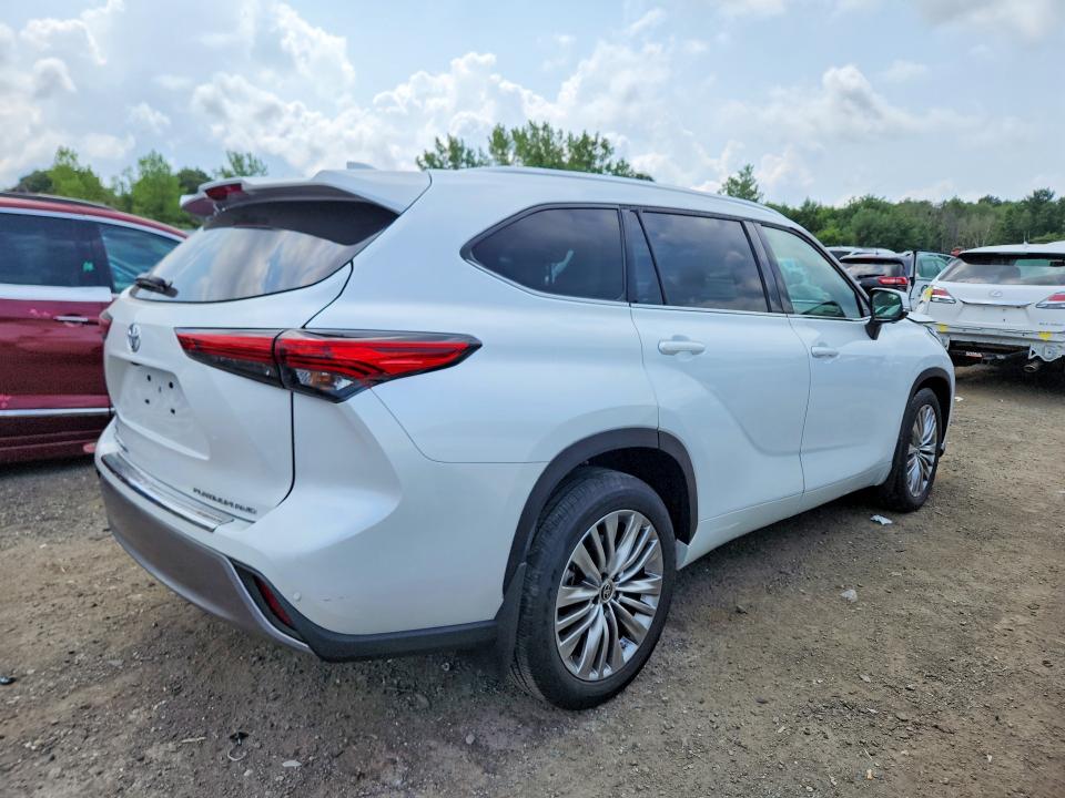 Photo 3 from auction – 2023 TOYOTA HIGHLANDER with VIN 5TDKDRBH2PS040494