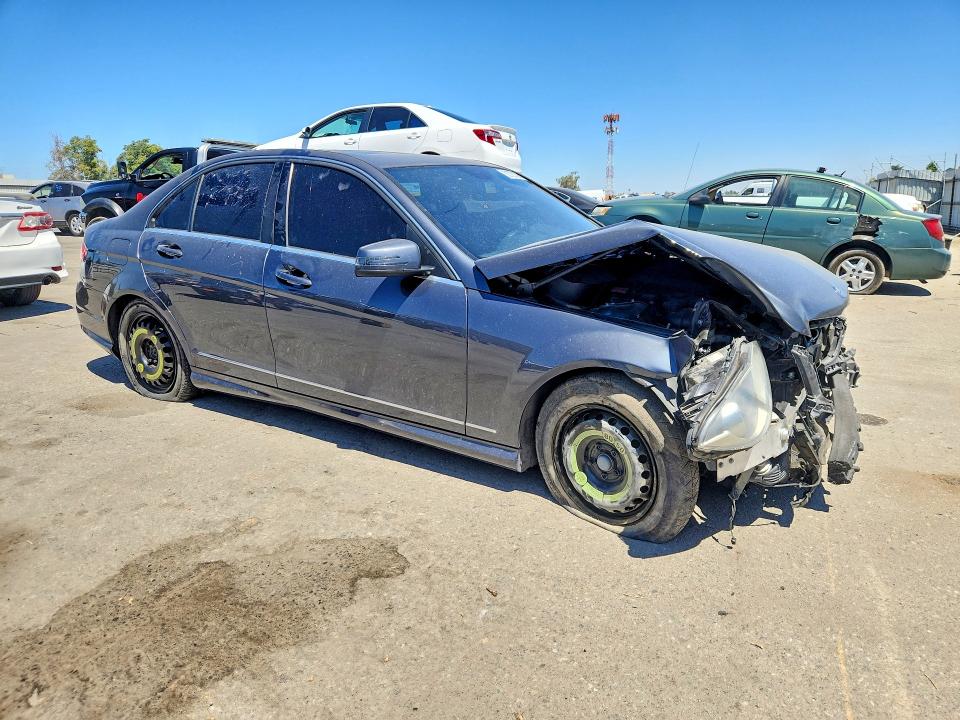 Photo 4 from auction – 2014 MERCEDES-BENZ C with VIN WDDGF4HB6EA966516