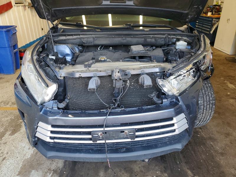 Photo 12 from auction – 2017 TOYOTA HIGHLANDER with VIN 5TDJZRFH4HS376320