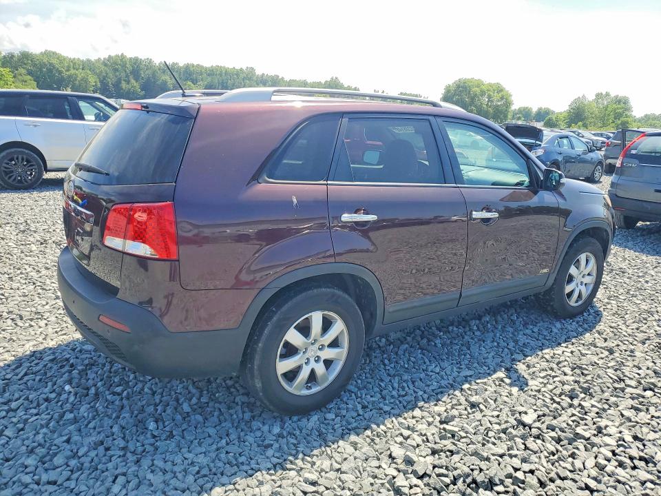 Photo 3 from auction – 2011 KIA SORENTO with VIN 5XYKTCA17BG132825