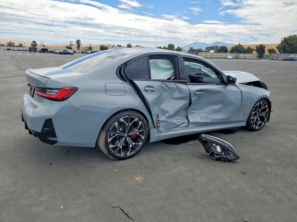 Foto 3 de la subasta – 2025 BMW 330I con VIN 3MW69CW00S8F24828