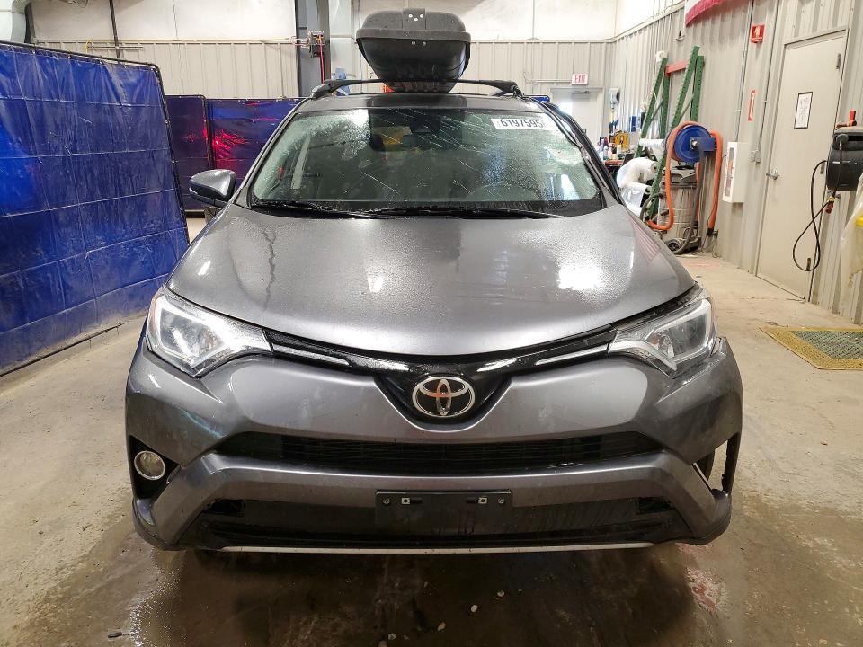 Photo 5 from auction – 2017 TOYOTA RAV4 with VIN JTMWFREV0HJ105483