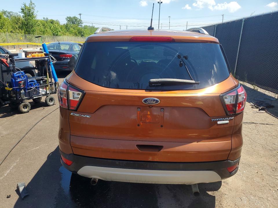 Photo 6 from auction – 2017 FORD ESCAPE with VIN 1FMCU0J99HUD51357