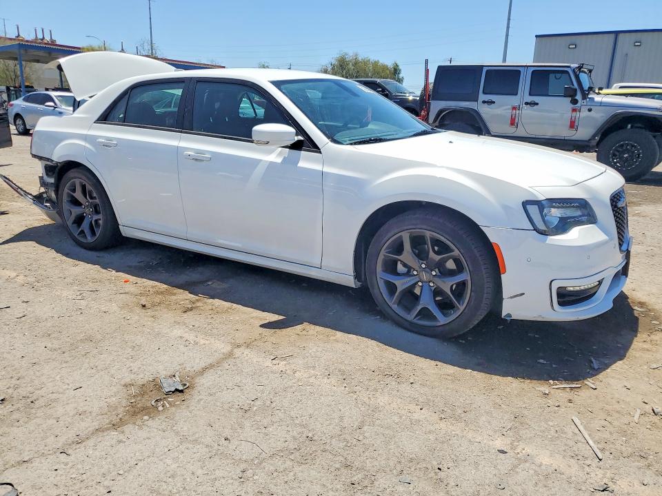 Photo 4 from auction – 2022 CHRYSLER 300 with VIN 2C3CCADG3NH123221