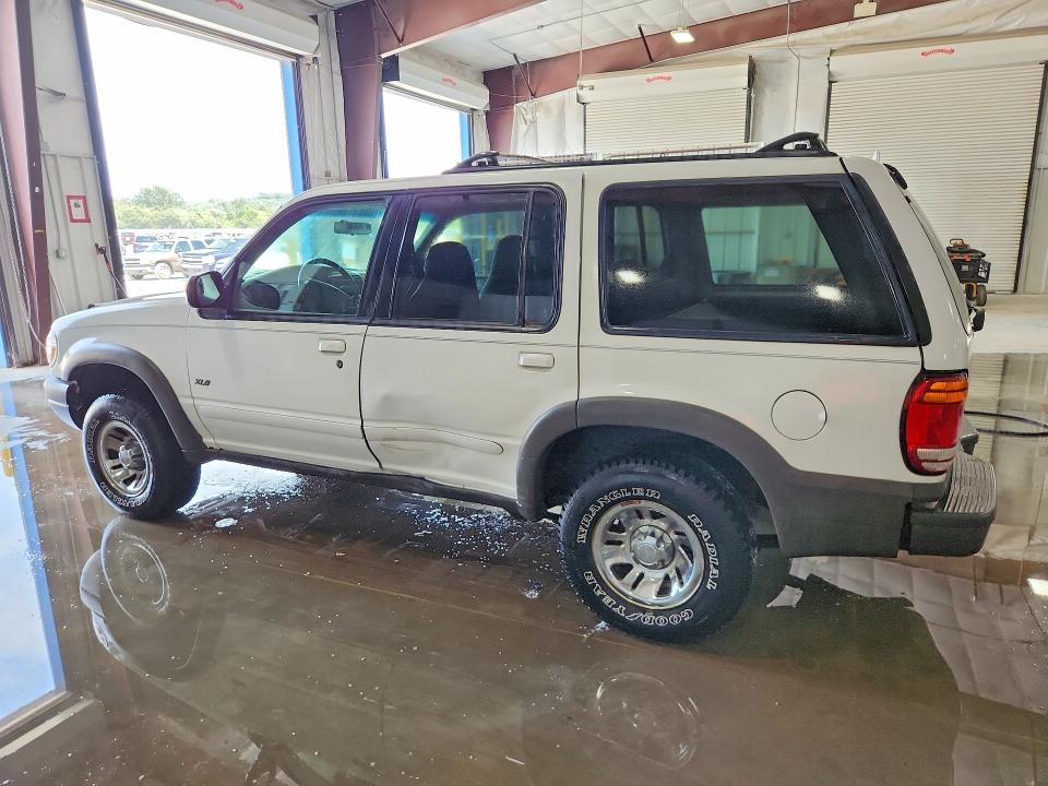 Photo 2 from auction – 1999 FORD EXPLORER with VIN 1FMZU34X0XZB41382