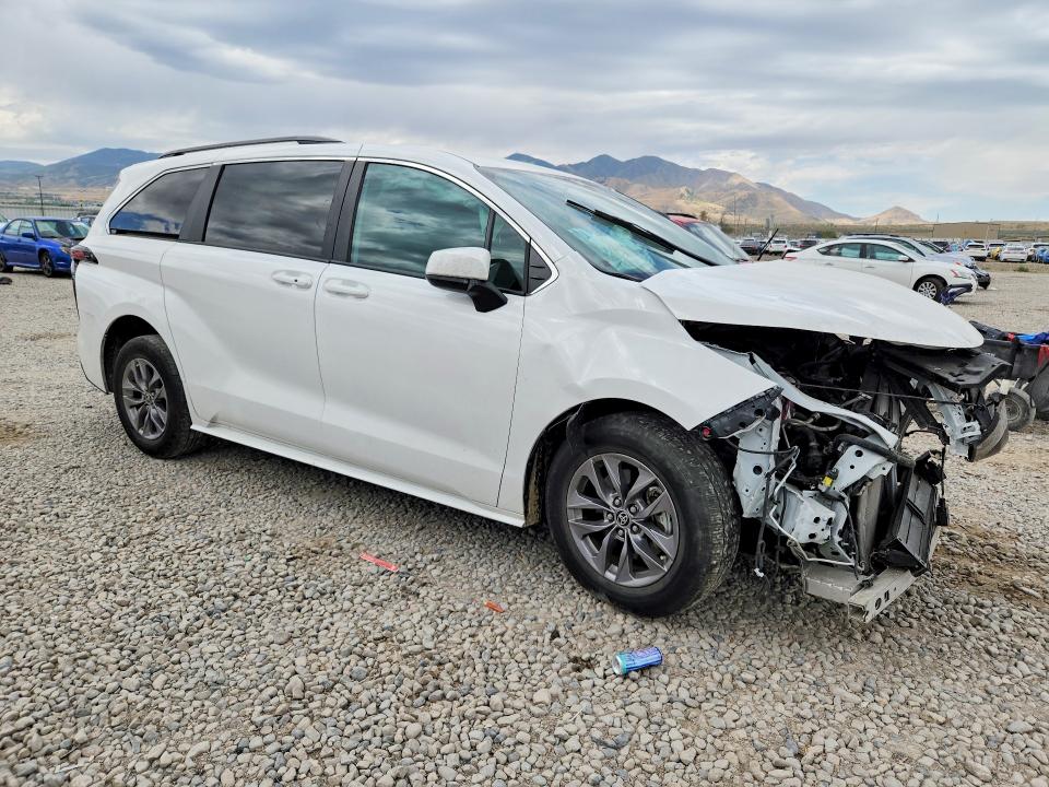 Photo 4 from auction – 2025 TOYOTA SIENNA with VIN 5TDKSKFC7SS165477