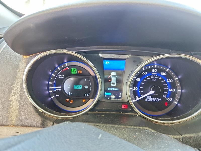 Photo 9 from auction – 2011 HYUNDAI SONATA with VIN KMHEC4A46BA008120