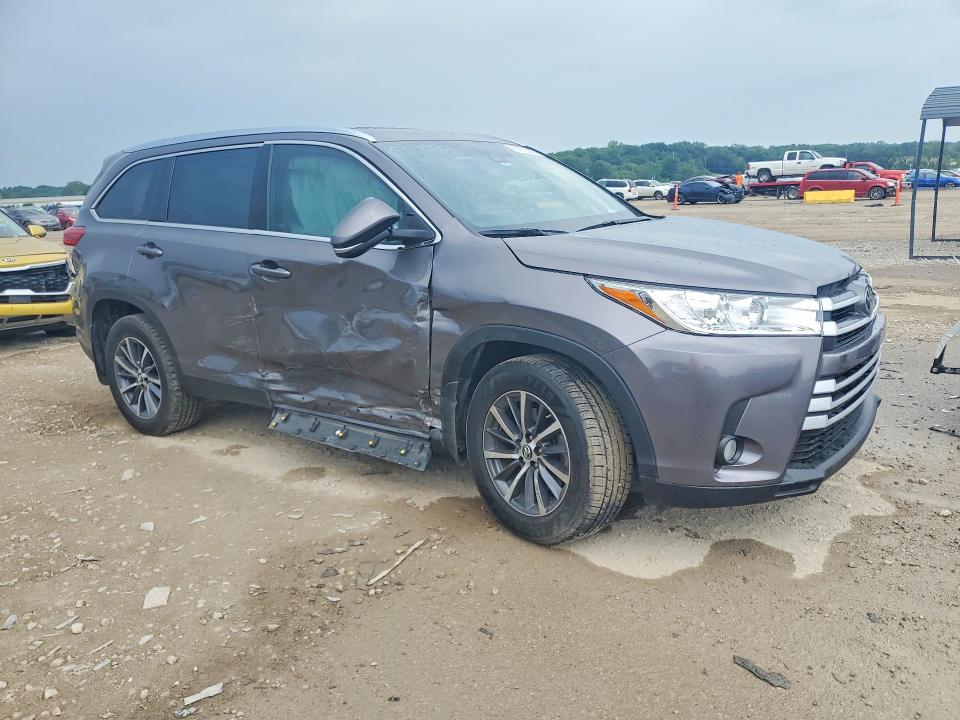 Photo 4 from auction – 2019 TOYOTA HIGHLANDER with VIN 5TDJZRFH6KS732810