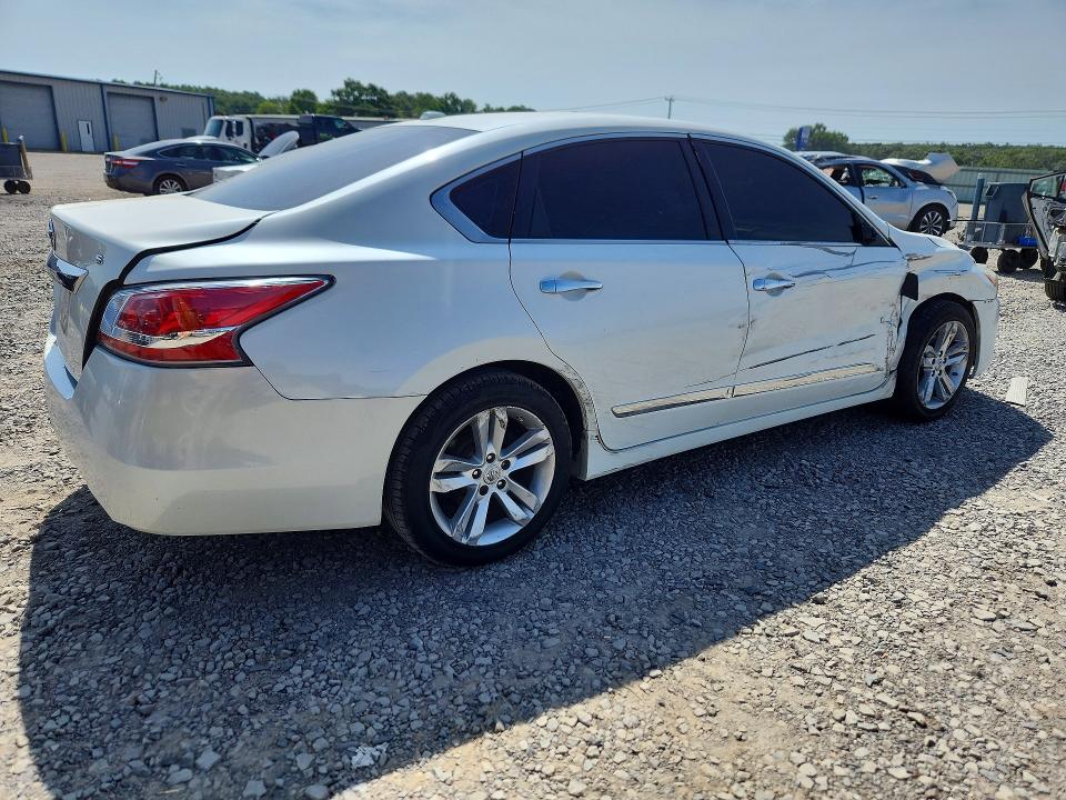 Photo 3 from auction – 2015 NISSAN ALTIMA with VIN 1N4AL3AP3FC209125