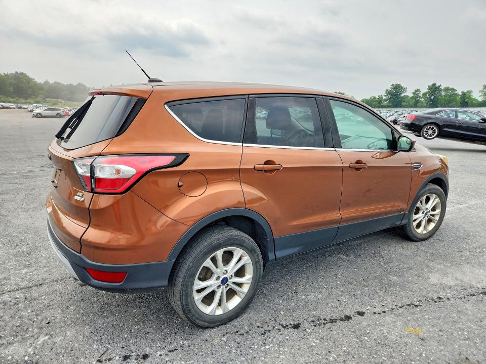 Photo 3 from auction – 2017 FORD ESCAPE with VIN 1FMCU9GD2HUD91831