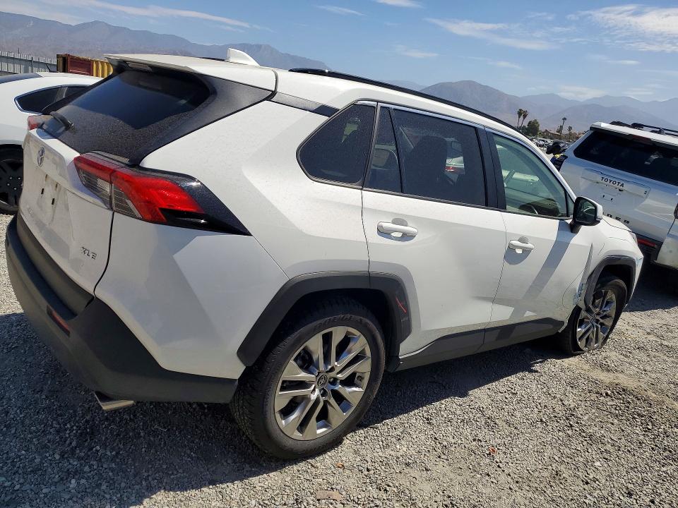 Photo 3 from auction – 2019 TOYOTA RAV4 with VIN JTMC1RFV6KD505909