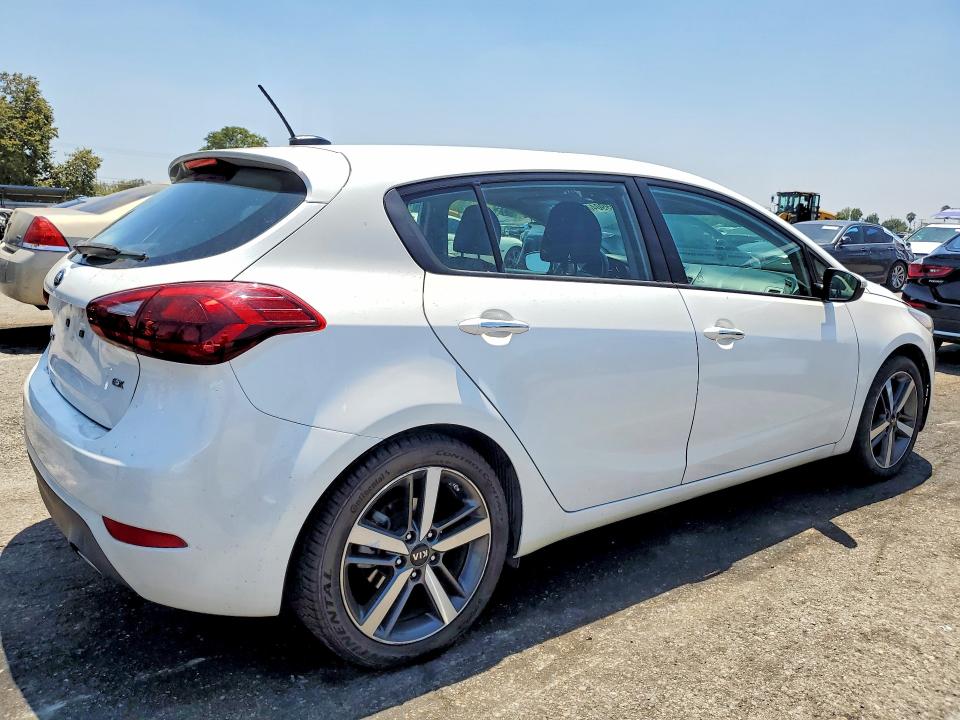 Photo 3 from auction – 2017 KIA FORTE with VIN KNAFX5A85H5668640